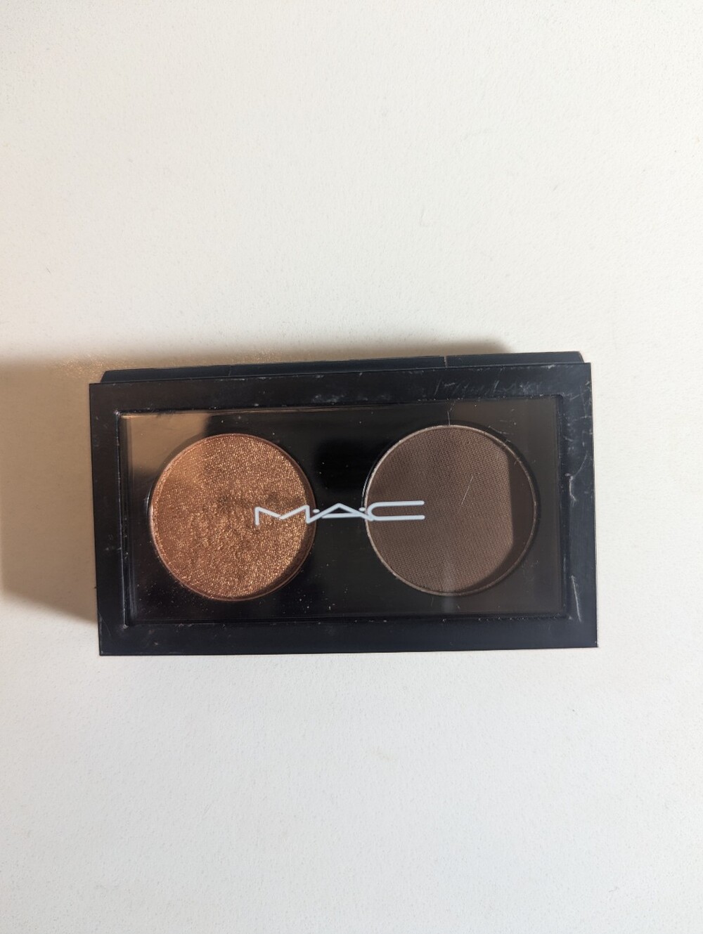 MAC Gold And Brown Eyeshadow Duo